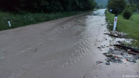Včerajšnje močno neurje v Motniku (43)